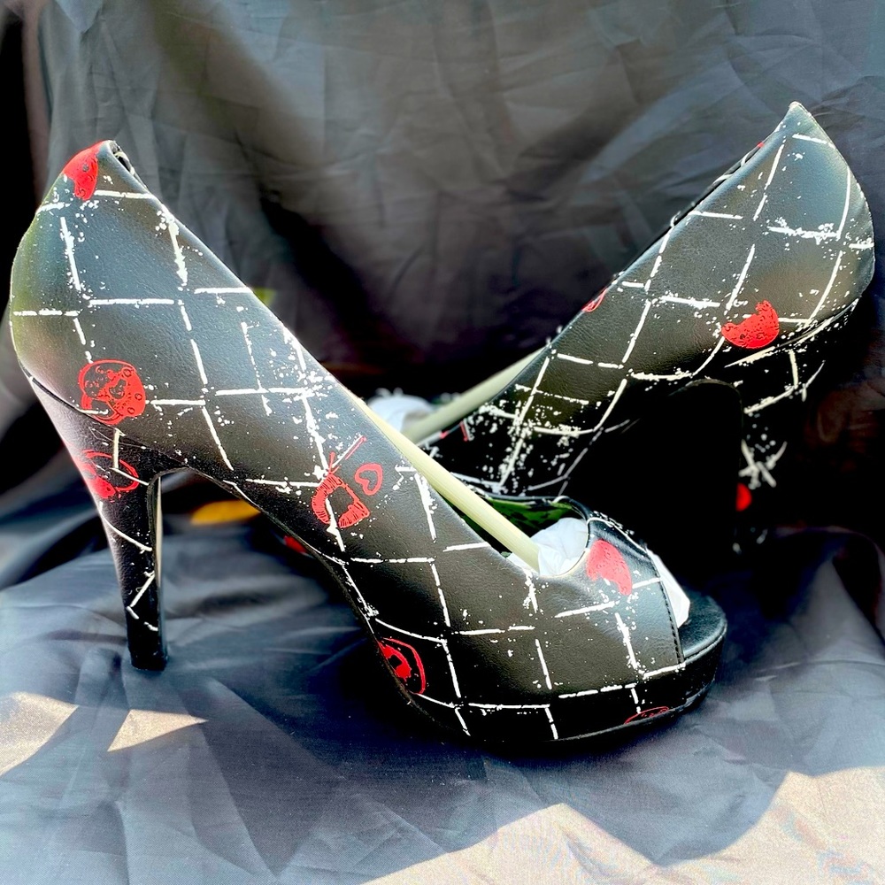 NEW-Cross My Heart platform size 9